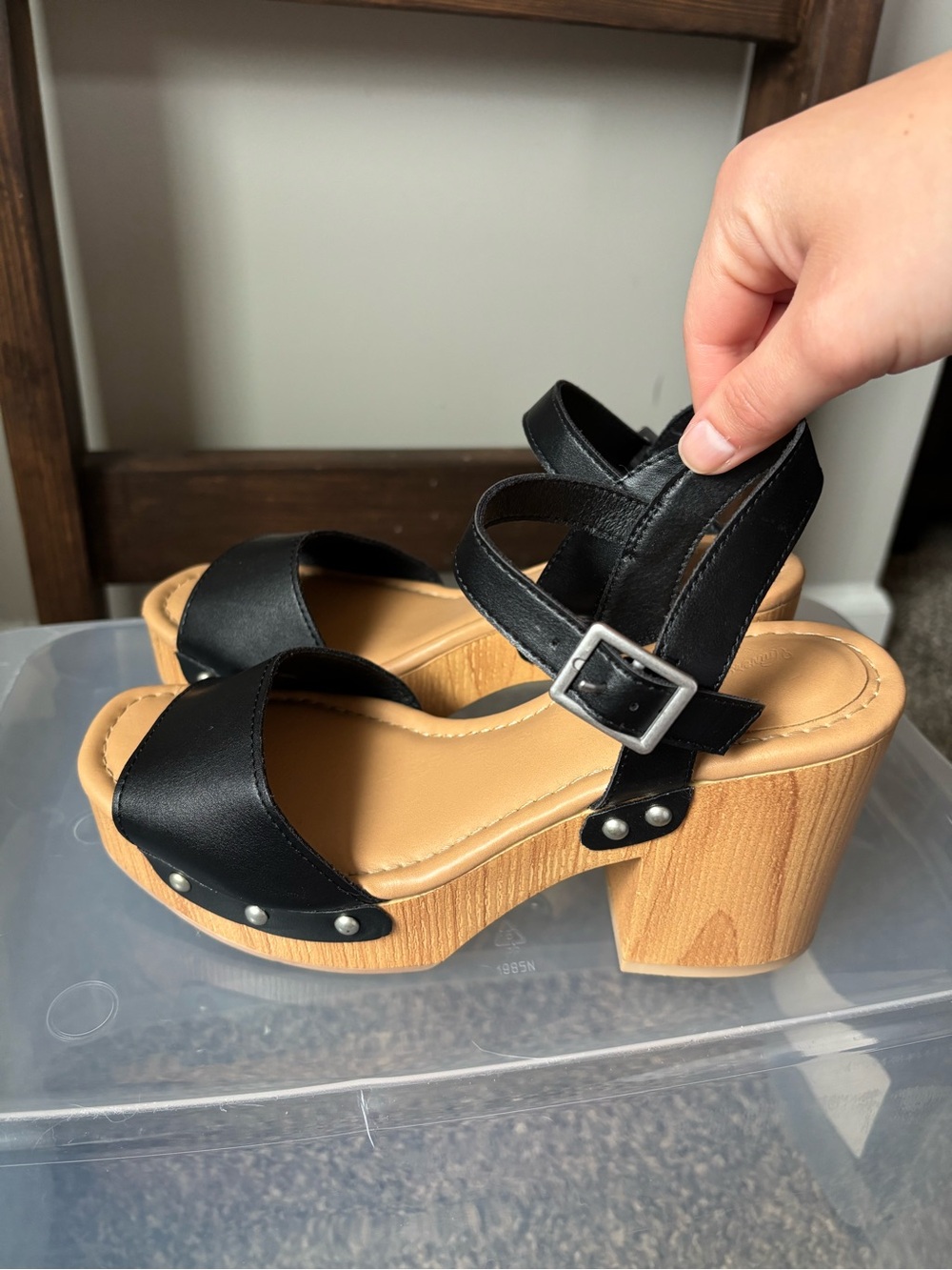 Universal Thread Black Platform Clog Sandals with Wood-Effect Heel